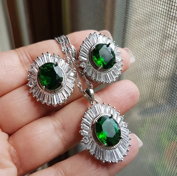 Swarovski Elements 925 Silver Emerald Green Oval Baguette Starburst Earrings NEW - Picture 9 of 12